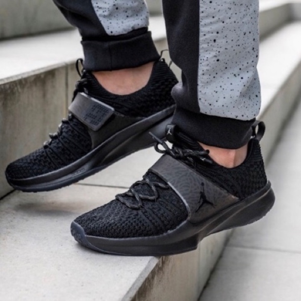 EUC Air Jordan Trainer 2 Flyknit Shoes in Black